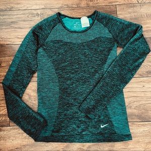 Nike Dri-Fit crew shirt with thumb holes - size M